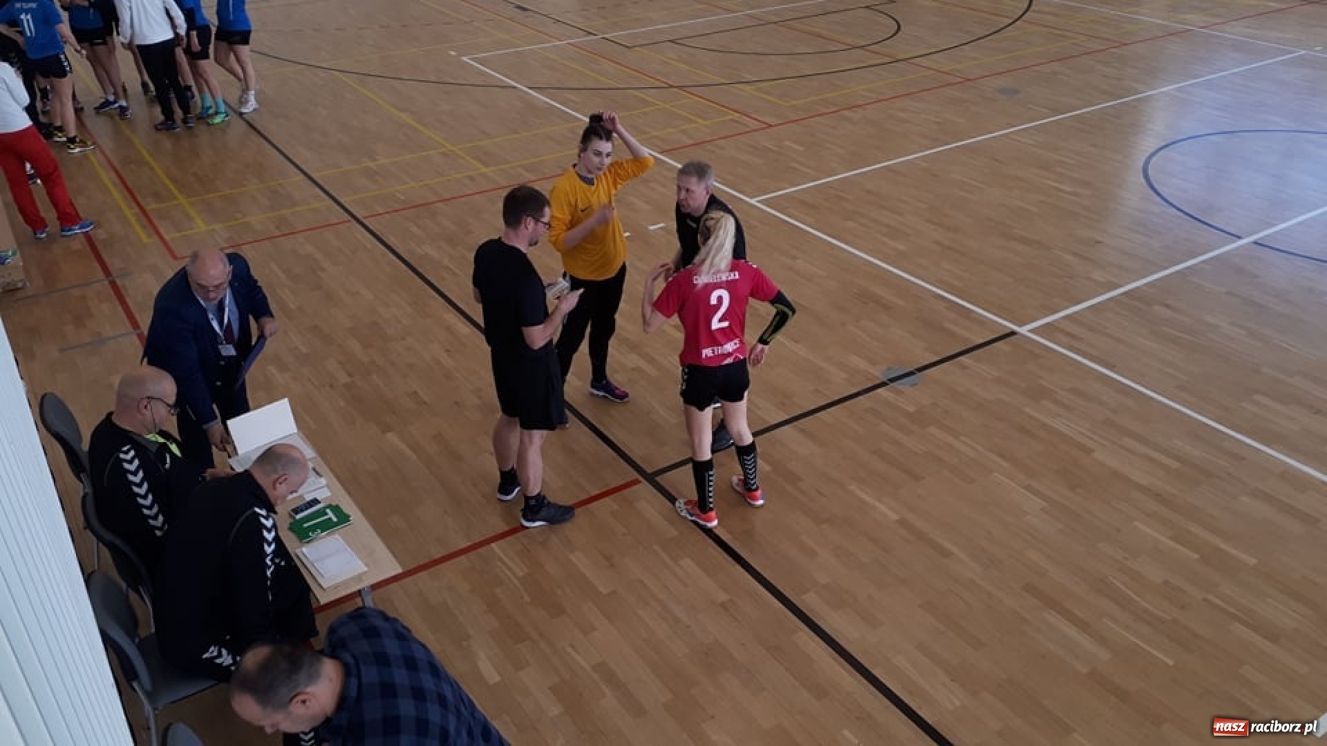 Zdjęcie w galerii na portalu naszraciborz.pl: Kapitalna gra piłkarek ręcznych UKS Pietrowice Wielkie w 1/16 Mistrzostw Polski Juniorek wiadomości z regionu