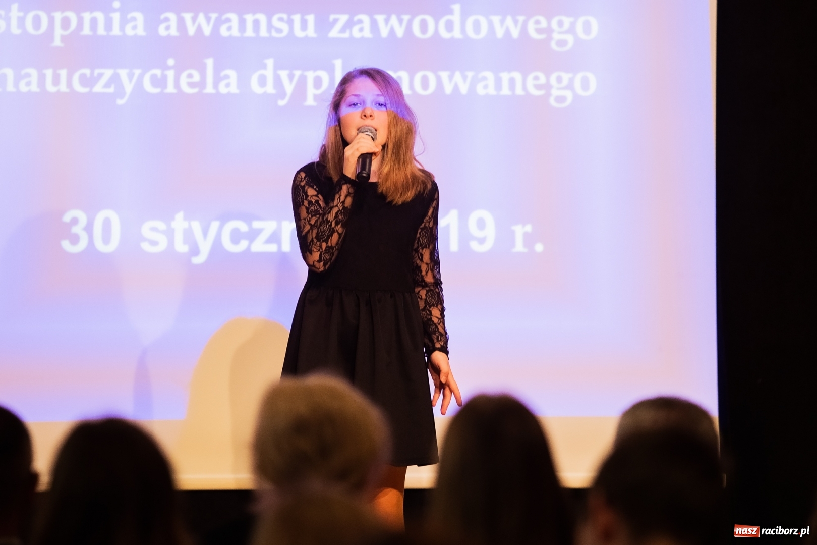 Zdjęcie w galerii na portalu naszraciborz.pl: Nauczyciele z regionu odebrali akty mianowania na nauczyciela dyplomowanego wiadomości z regionu