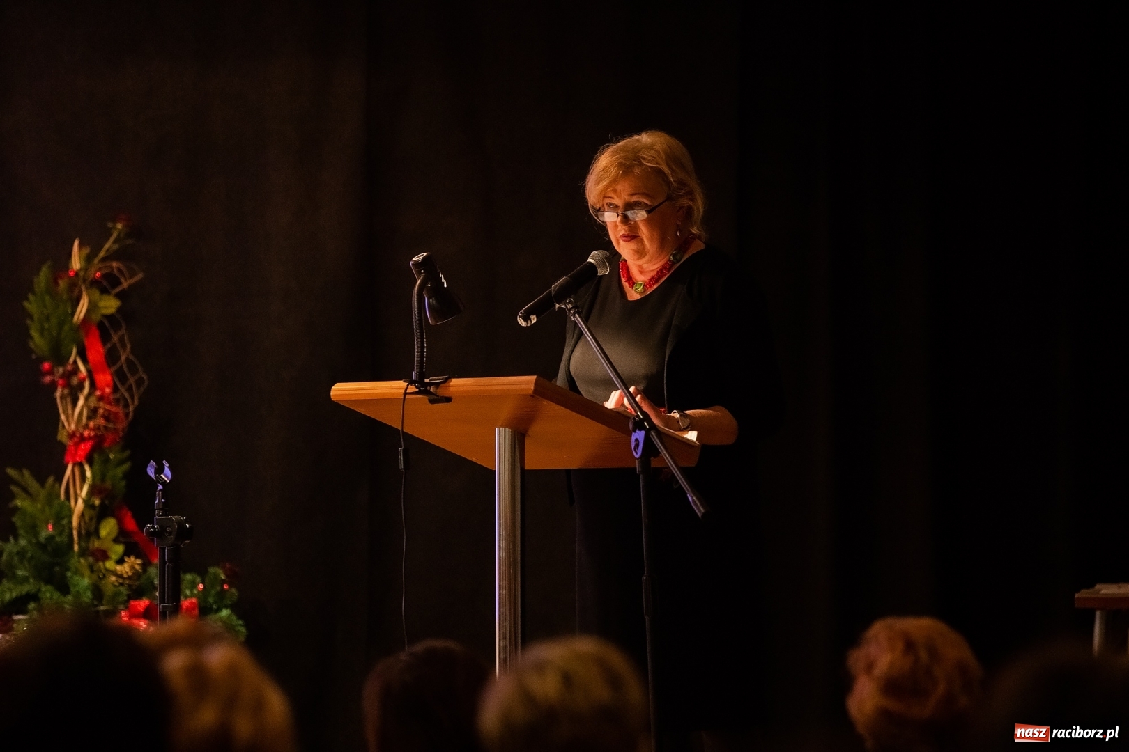 Zdjęcie w galerii na portalu naszraciborz.pl: Nauczyciele z regionu odebrali akty mianowania na nauczyciela dyplomowanego wiadomości z regionu