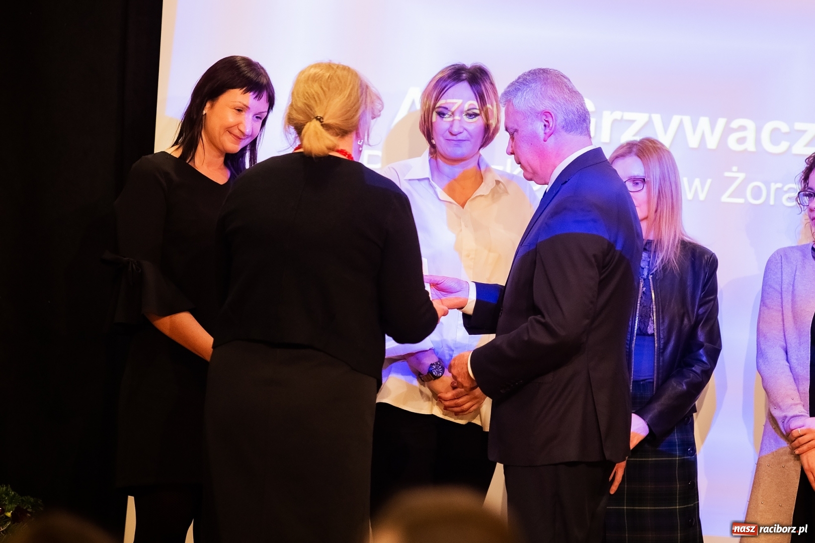 Zdjęcie w galerii na portalu naszraciborz.pl: Nauczyciele z regionu odebrali akty mianowania na nauczyciela dyplomowanego wiadomości z regionu