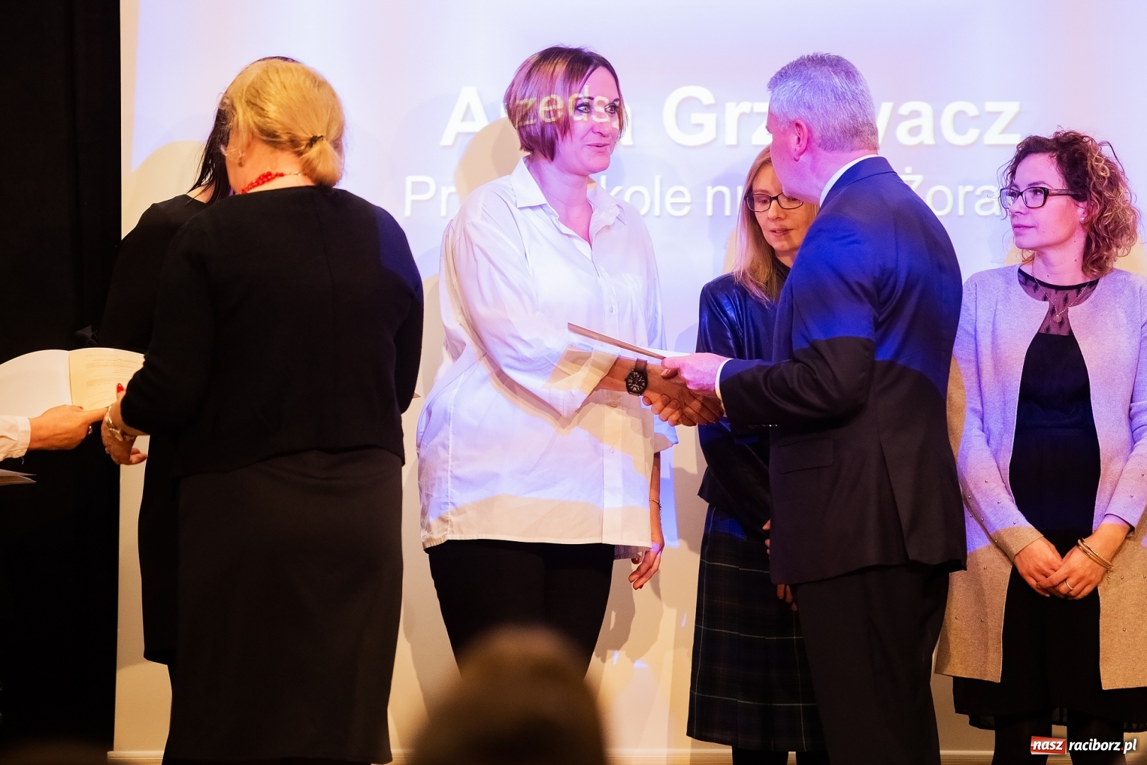 Zdjęcie w galerii na portalu naszraciborz.pl: Nauczyciele z regionu odebrali akty mianowania na nauczyciela dyplomowanego wiadomości z regionu