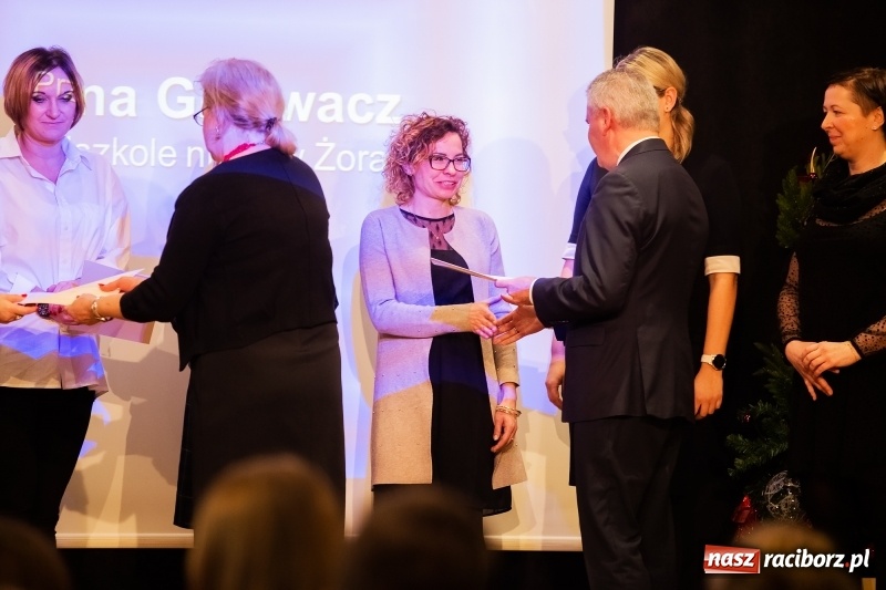 Zdjęcie w galerii na portalu naszraciborz.pl: Nauczyciele z regionu odebrali akty mianowania na nauczyciela dyplomowanego wiadomości z regionu