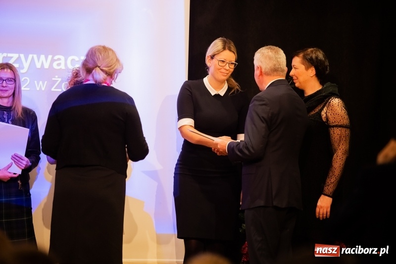 Zdjęcie w galerii na portalu naszraciborz.pl: Nauczyciele z regionu odebrali akty mianowania na nauczyciela dyplomowanego wiadomości z regionu