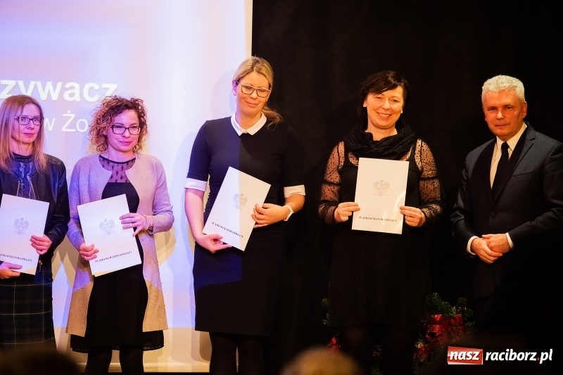 Zdjęcie w galerii na portalu naszraciborz.pl: Nauczyciele z regionu odebrali akty mianowania na nauczyciela dyplomowanego wiadomości z regionu