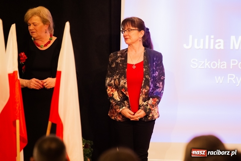 Zdjęcie w galerii na portalu naszraciborz.pl: Nauczyciele z regionu odebrali akty mianowania na nauczyciela dyplomowanego wiadomości z regionu