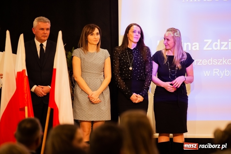 Zdjęcie w galerii na portalu naszraciborz.pl: Nauczyciele z regionu odebrali akty mianowania na nauczyciela dyplomowanego wiadomości z regionu