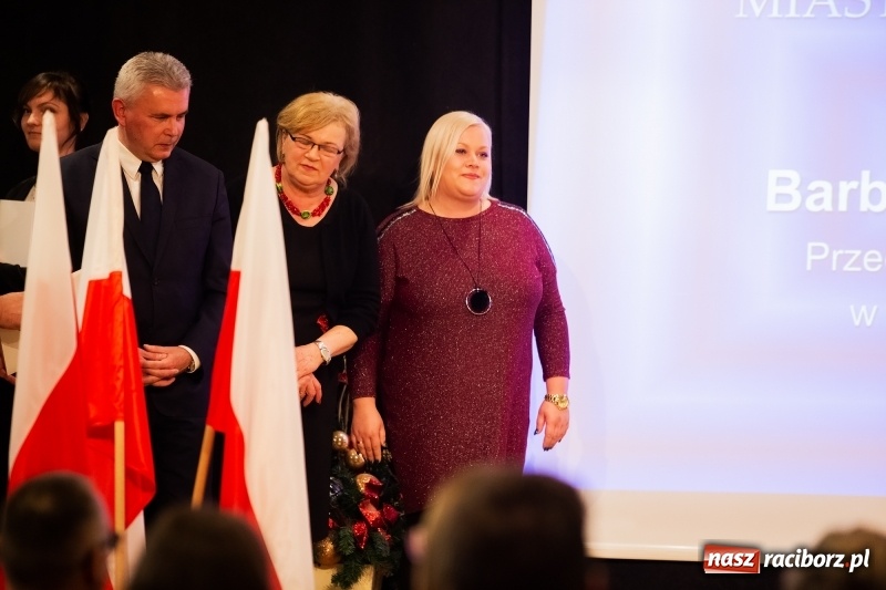 Zdjęcie w galerii na portalu naszraciborz.pl: Nauczyciele z regionu odebrali akty mianowania na nauczyciela dyplomowanego wiadomości z regionu