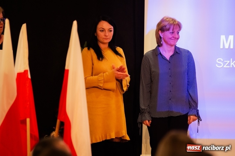 Zdjęcie w galerii na portalu naszraciborz.pl: Nauczyciele z regionu odebrali akty mianowania na nauczyciela dyplomowanego wiadomości z regionu