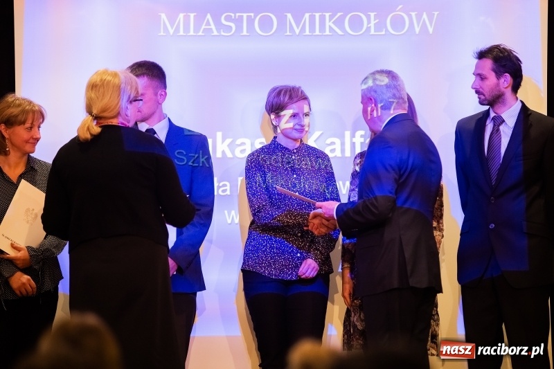 Zdjęcie w galerii na portalu naszraciborz.pl: Nauczyciele z regionu odebrali akty mianowania na nauczyciela dyplomowanego wiadomości z regionu