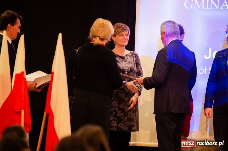 Zdjęcie w galerii na portalu naszraciborz.pl: Nauczyciele z regionu odebrali akty mianowania na nauczyciela dyplomowanego wiadomości z regionu