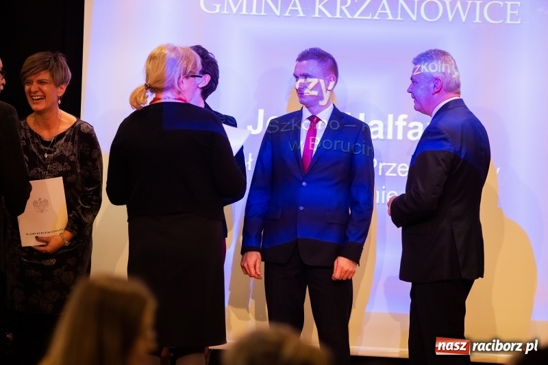 Zdjęcie w galerii na portalu naszraciborz.pl: Nauczyciele z regionu odebrali akty mianowania na nauczyciela dyplomowanego wiadomości z regionu