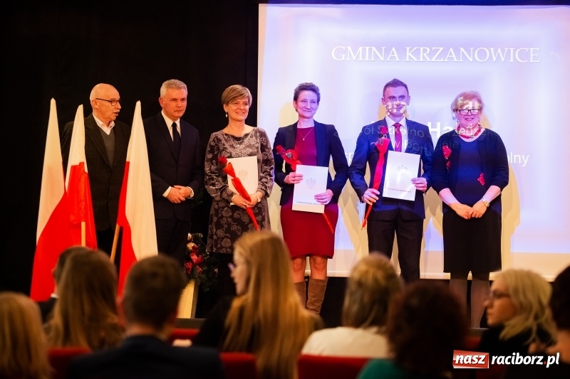 Zdjęcie w galerii na portalu naszraciborz.pl: Nauczyciele z regionu odebrali akty mianowania na nauczyciela dyplomowanego wiadomości z regionu