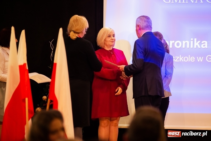 Zdjęcie w galerii na portalu naszraciborz.pl: Nauczyciele z regionu odebrali akty mianowania na nauczyciela dyplomowanego wiadomości z regionu