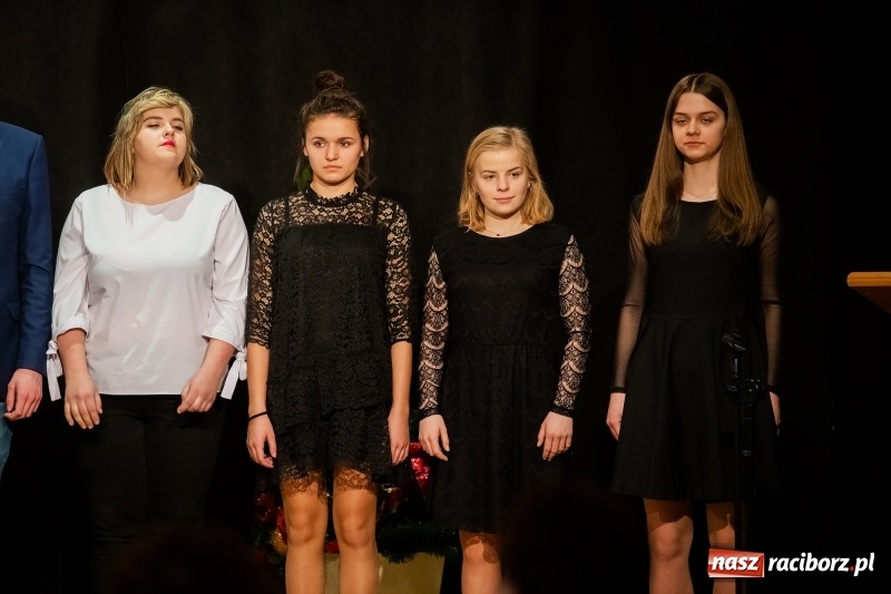 Zdjęcie w galerii na portalu naszraciborz.pl: Nauczyciele z regionu odebrali akty mianowania na nauczyciela dyplomowanego wiadomości z regionu