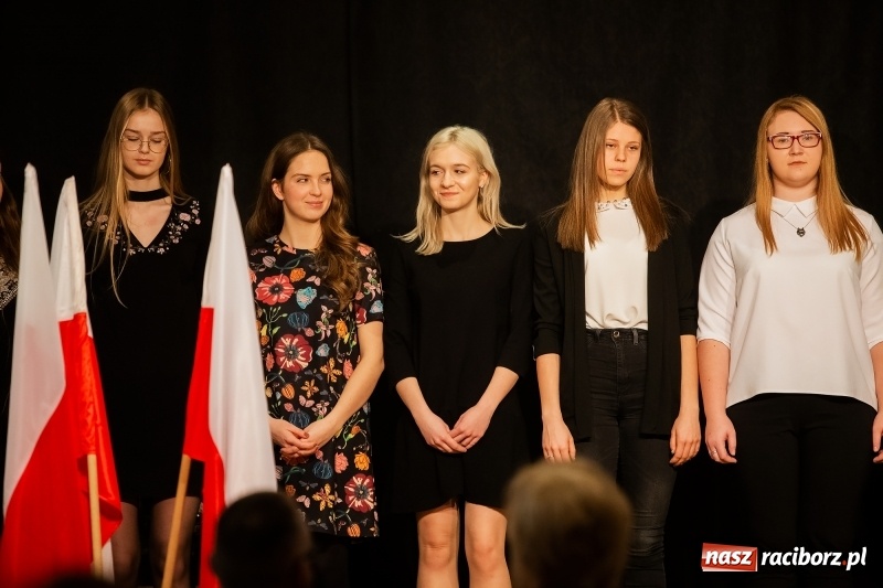 Zdjęcie w galerii na portalu naszraciborz.pl: Nauczyciele z regionu odebrali akty mianowania na nauczyciela dyplomowanego wiadomości z regionu