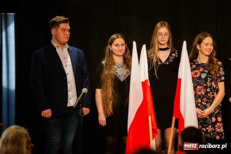 Zdjęcie w galerii na portalu naszraciborz.pl: Nauczyciele z regionu odebrali akty mianowania na nauczyciela dyplomowanego wiadomości z regionu