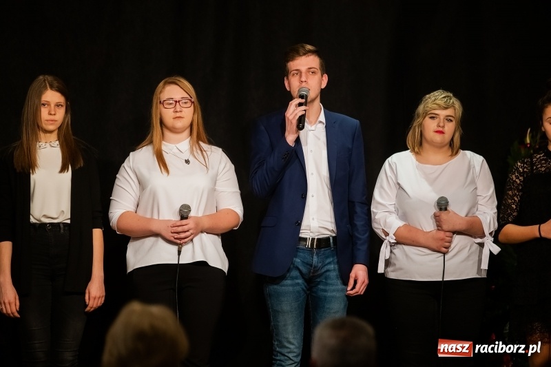 Zdjęcie w galerii na portalu naszraciborz.pl: Nauczyciele z regionu odebrali akty mianowania na nauczyciela dyplomowanego wiadomości z regionu