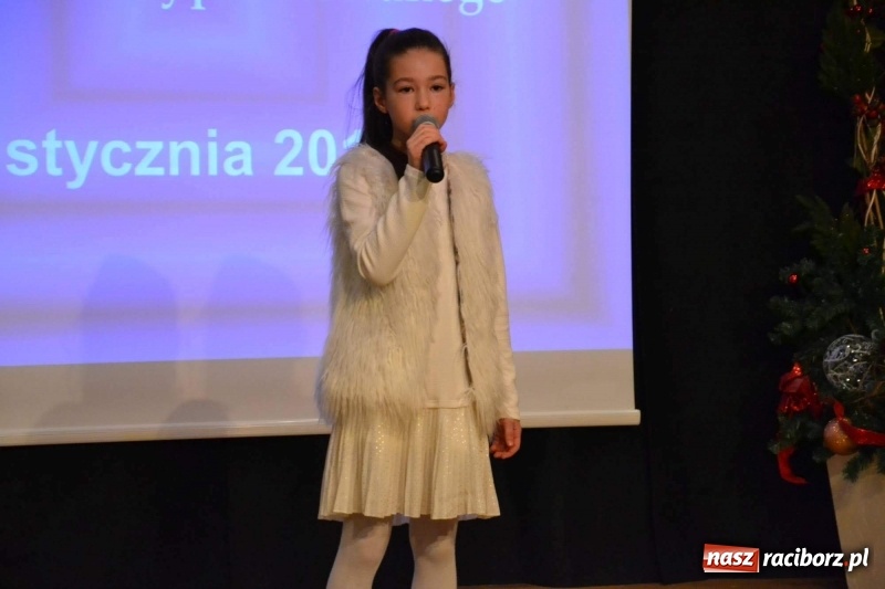 Zdjęcie w galerii na portalu naszraciborz.pl: Nauczyciele z regionu odebrali akty mianowania na nauczyciela dyplomowanego wiadomości z regionu