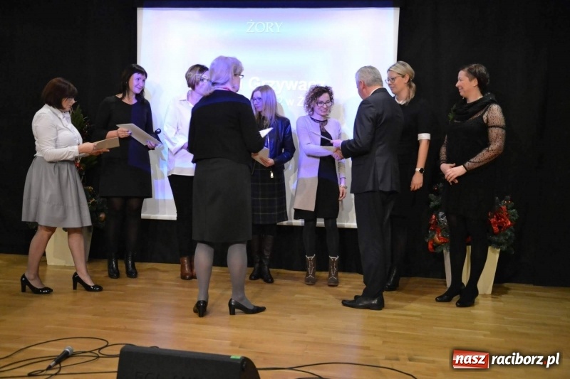 Zdjęcie w galerii na portalu naszraciborz.pl: Nauczyciele z regionu odebrali akty mianowania na nauczyciela dyplomowanego wiadomości z regionu