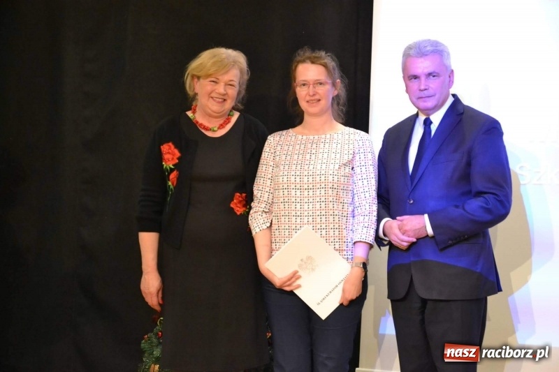Zdjęcie w galerii na portalu naszraciborz.pl: Nauczyciele z regionu odebrali akty mianowania na nauczyciela dyplomowanego wiadomości z regionu