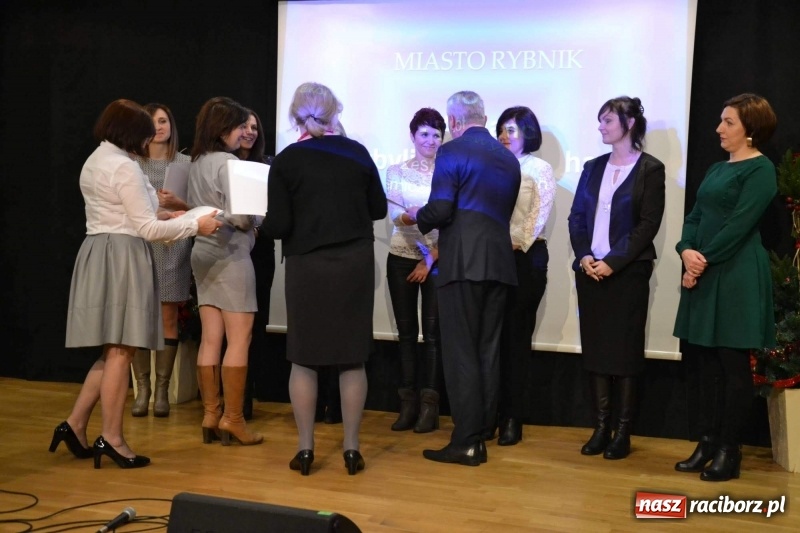 Zdjęcie w galerii na portalu naszraciborz.pl: Nauczyciele z regionu odebrali akty mianowania na nauczyciela dyplomowanego wiadomości z regionu