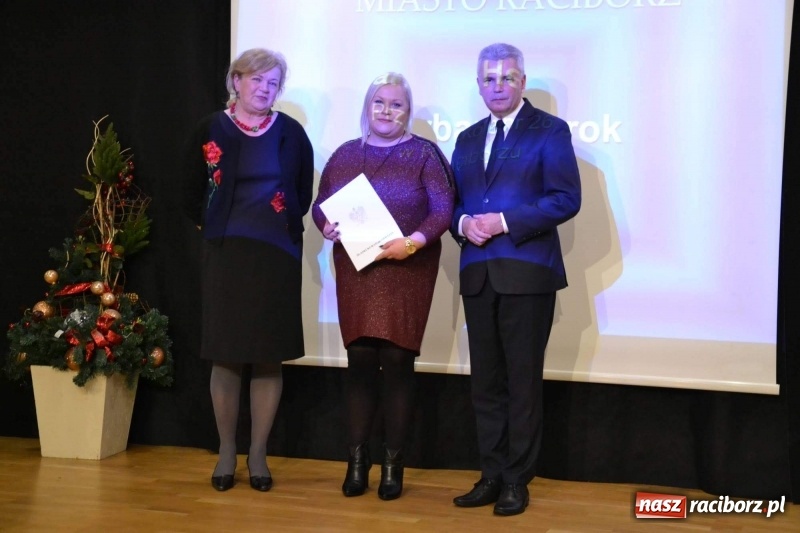 Zdjęcie w galerii na portalu naszraciborz.pl: Nauczyciele z regionu odebrali akty mianowania na nauczyciela dyplomowanego wiadomości z regionu