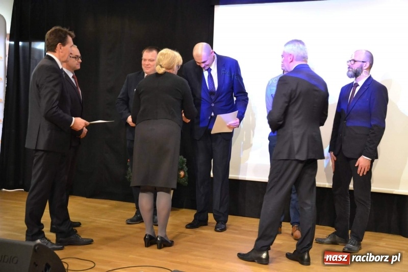 Zdjęcie w galerii na portalu naszraciborz.pl: Nauczyciele z regionu odebrali akty mianowania na nauczyciela dyplomowanego wiadomości z regionu