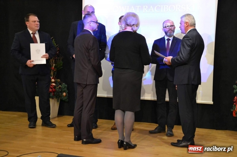 Zdjęcie w galerii na portalu naszraciborz.pl: Nauczyciele z regionu odebrali akty mianowania na nauczyciela dyplomowanego wiadomości z regionu