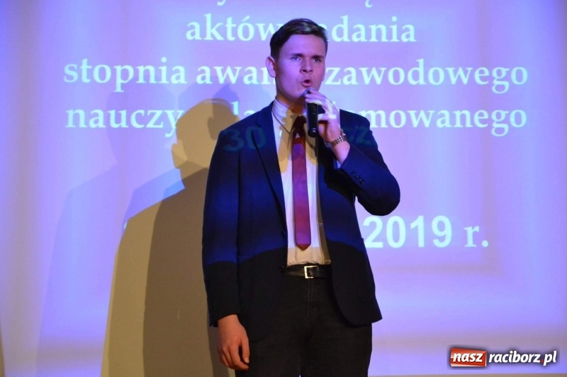 Zdjęcie w galerii na portalu naszraciborz.pl: Nauczyciele z regionu odebrali akty mianowania na nauczyciela dyplomowanego wiadomości z regionu