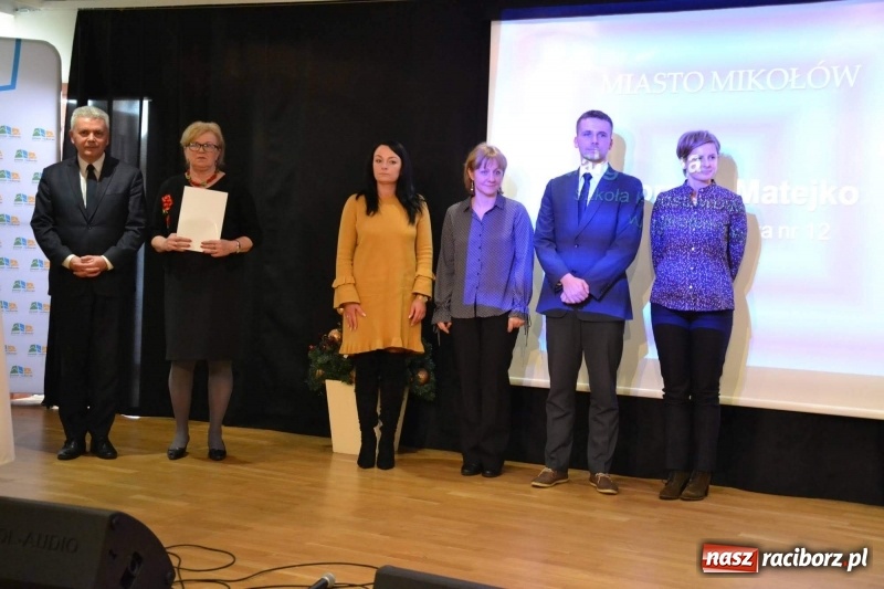 Zdjęcie w galerii na portalu naszraciborz.pl: Nauczyciele z regionu odebrali akty mianowania na nauczyciela dyplomowanego wiadomości z regionu