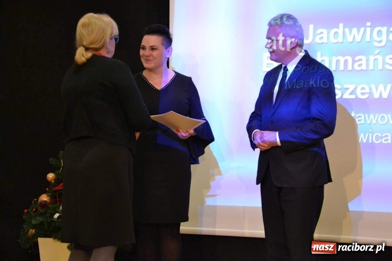 Zdjęcie w galerii na portalu naszraciborz.pl: Nauczyciele z regionu odebrali akty mianowania na nauczyciela dyplomowanego wiadomości z regionu