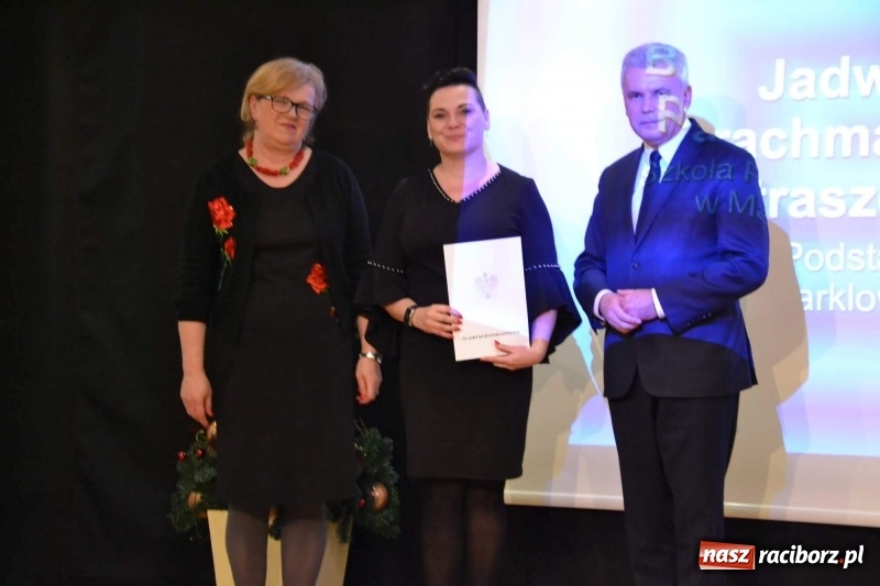 Zdjęcie w galerii na portalu naszraciborz.pl: Nauczyciele z regionu odebrali akty mianowania na nauczyciela dyplomowanego wiadomości z regionu