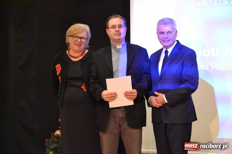 Zdjęcie w galerii na portalu naszraciborz.pl: Nauczyciele z regionu odebrali akty mianowania na nauczyciela dyplomowanego wiadomości z regionu