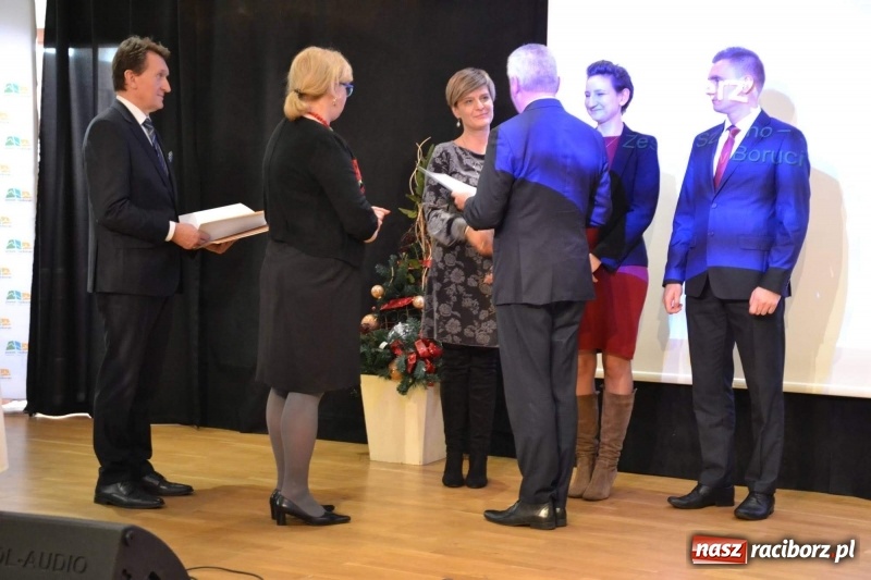 Zdjęcie w galerii na portalu naszraciborz.pl: Nauczyciele z regionu odebrali akty mianowania na nauczyciela dyplomowanego wiadomości z regionu