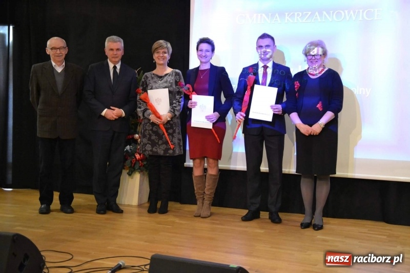 Zdjęcie w galerii na portalu naszraciborz.pl: Nauczyciele z regionu odebrali akty mianowania na nauczyciela dyplomowanego wiadomości z regionu