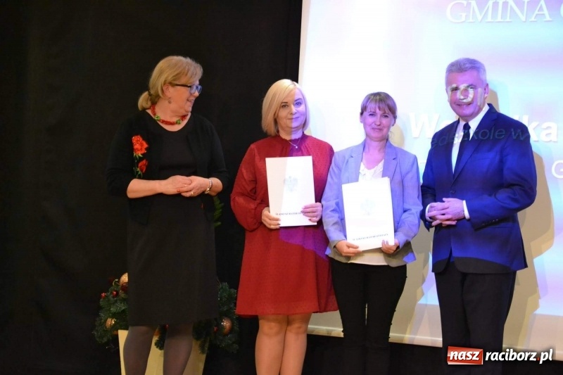 Zdjęcie w galerii na portalu naszraciborz.pl: Nauczyciele z regionu odebrali akty mianowania na nauczyciela dyplomowanego wiadomości z regionu