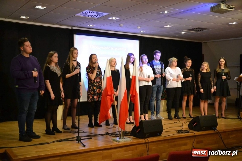 Zdjęcie w galerii na portalu naszraciborz.pl: Nauczyciele z regionu odebrali akty mianowania na nauczyciela dyplomowanego wiadomości z regionu