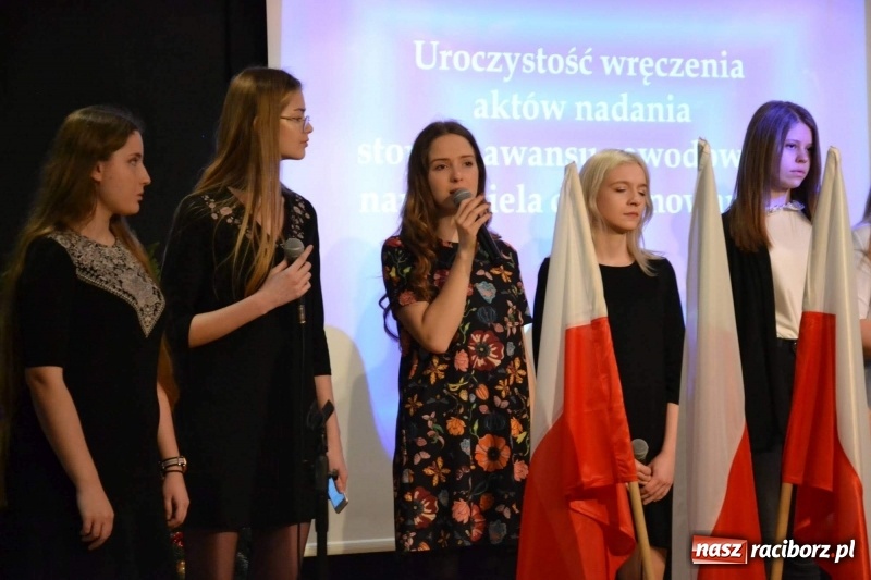 Zdjęcie w galerii na portalu naszraciborz.pl: Nauczyciele z regionu odebrali akty mianowania na nauczyciela dyplomowanego wiadomości z regionu