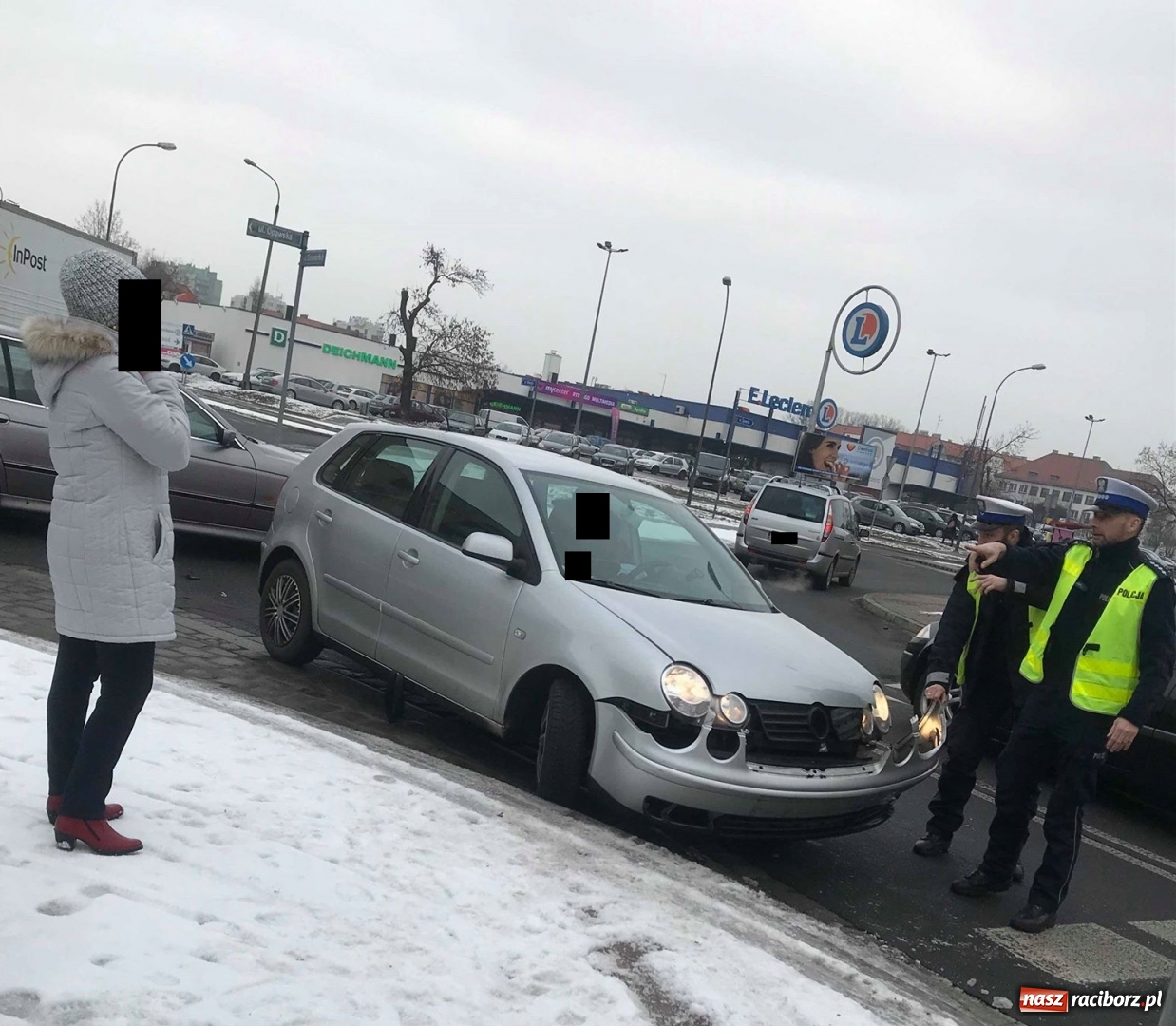 Zdjęcie w galerii na portalu naszraciborz.pl: VW polo i BMW zderzyły się na Opawskiej  wiadomości z regionu