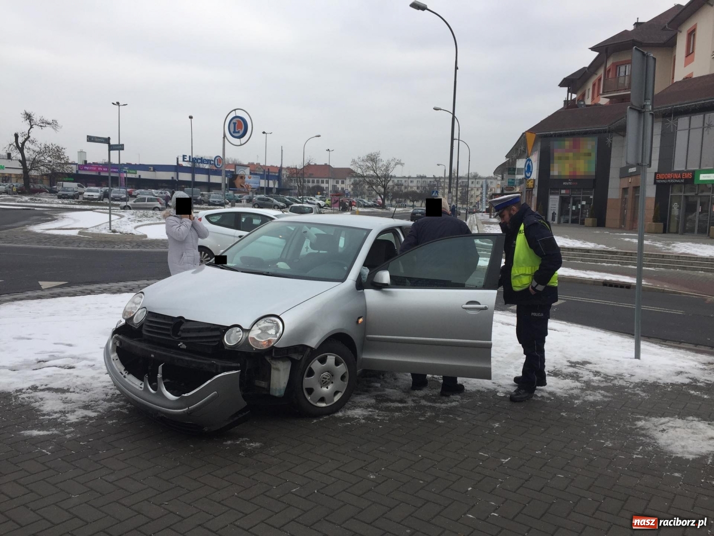 Zdjęcie w galerii na portalu naszraciborz.pl: VW polo i BMW zderzyły się na Opawskiej  wiadomości z regionu
