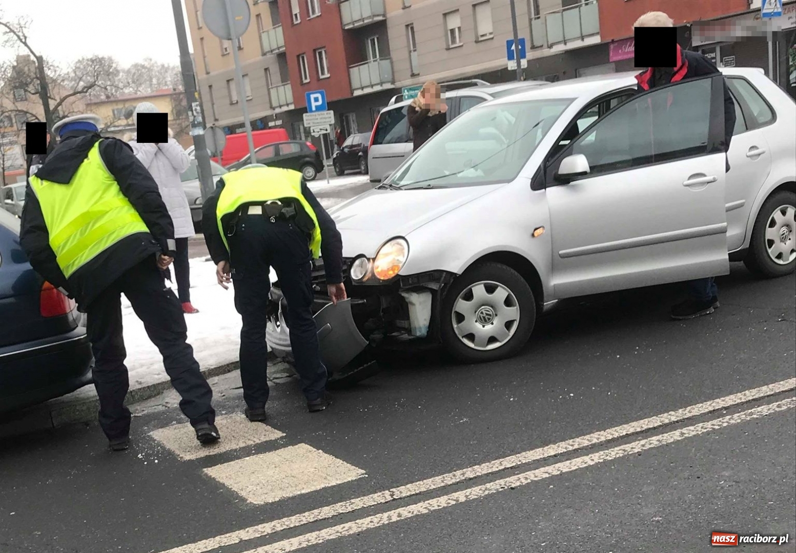 Zdjęcie w galerii na portalu naszraciborz.pl: VW polo i BMW zderzyły się na Opawskiej  wiadomości z regionu
