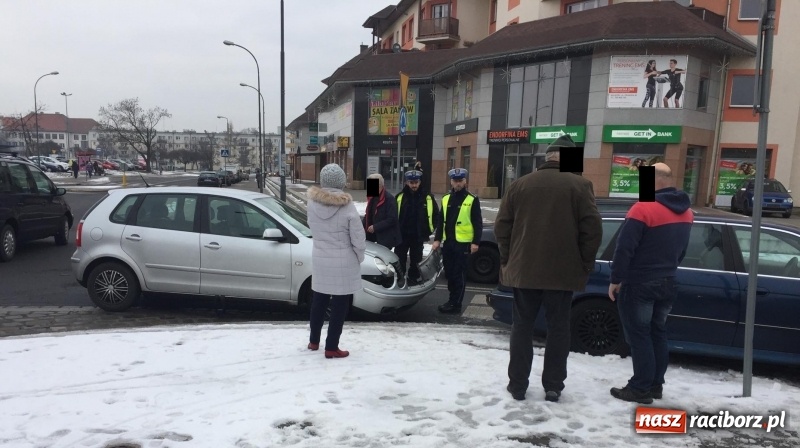 Zdjęcie w galerii na portalu naszraciborz.pl: VW polo i BMW zderzyły się na Opawskiej  wiadomości z regionu