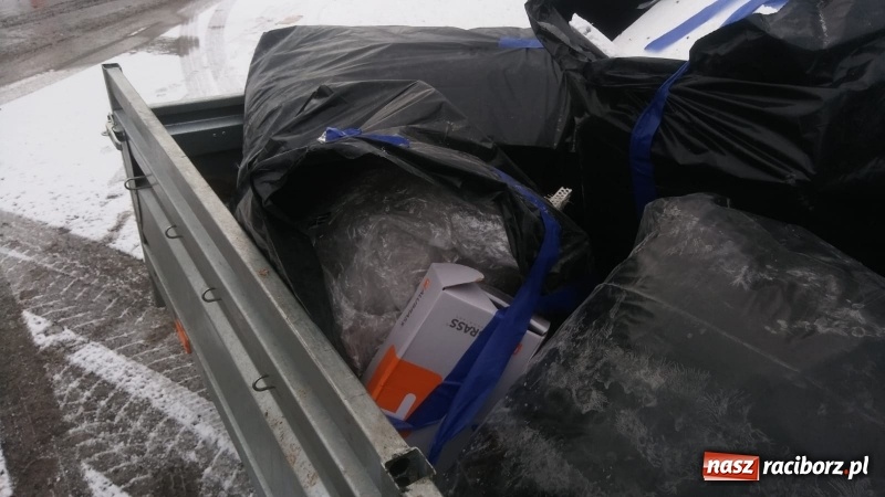 Zdjęcie w galerii na portalu naszraciborz.pl: Interwencja! Możesz pan to wywieźć do lasu... wiadomości z regionu