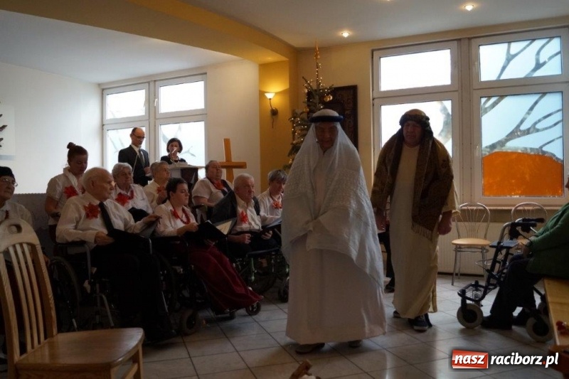 Zdjęcie w galerii na portalu naszraciborz.pl: Festiwal kolęd w DPS Złota Jesień wiadomości z regionu