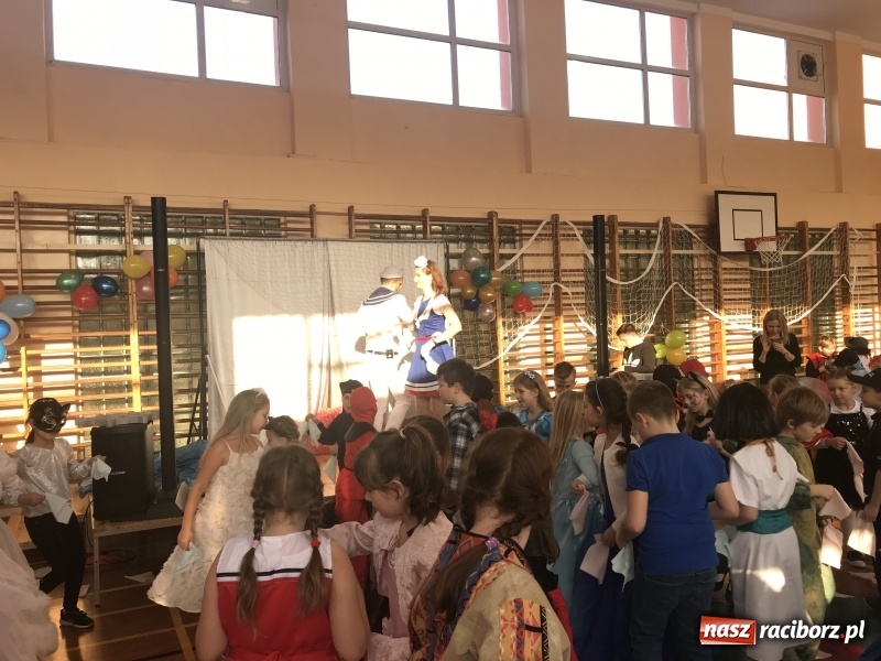Zdjęcie w galerii na portalu naszraciborz.pl: Balik karnawałowy w SP 15  wiadomości z regionu
