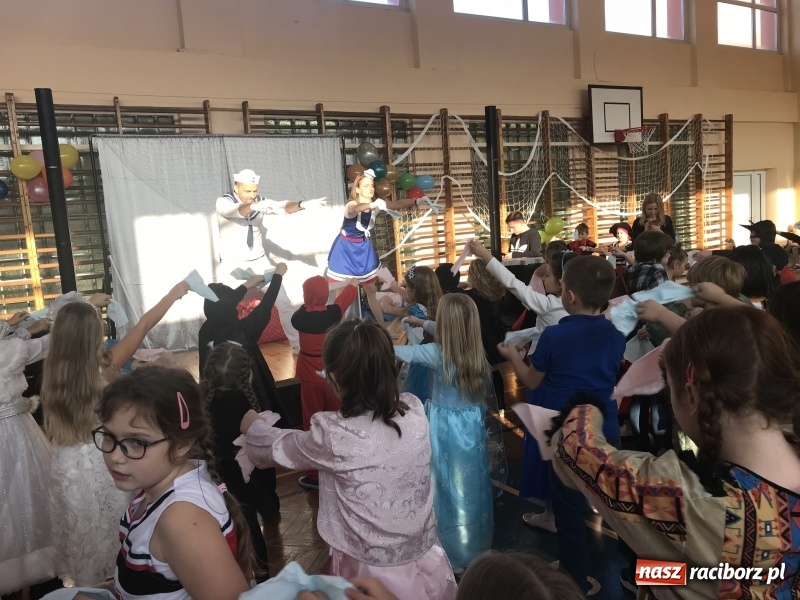 Zdjęcie w galerii na portalu naszraciborz.pl: Balik karnawałowy w SP 15  wiadomości z regionu