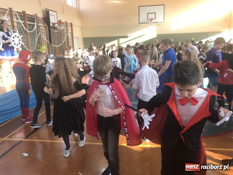 Zdjęcie w galerii na portalu naszraciborz.pl: Balik karnawałowy w SP 15  wiadomości z regionu