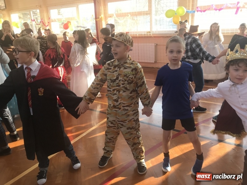 Zdjęcie w galerii na portalu naszraciborz.pl: Balik karnawałowy w SP 15  wiadomości z regionu