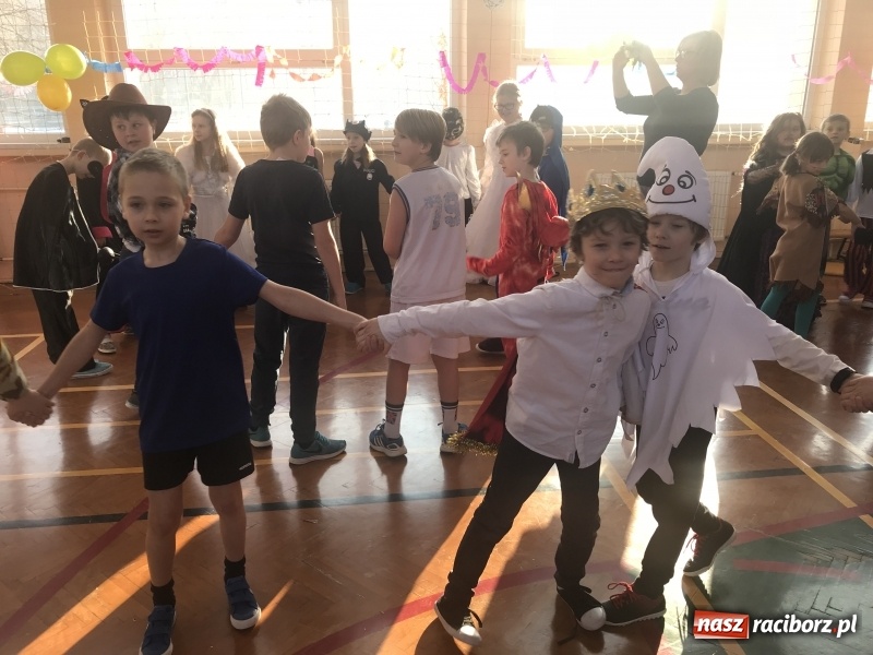 Zdjęcie w galerii na portalu naszraciborz.pl: Balik karnawałowy w SP 15  wiadomości z regionu