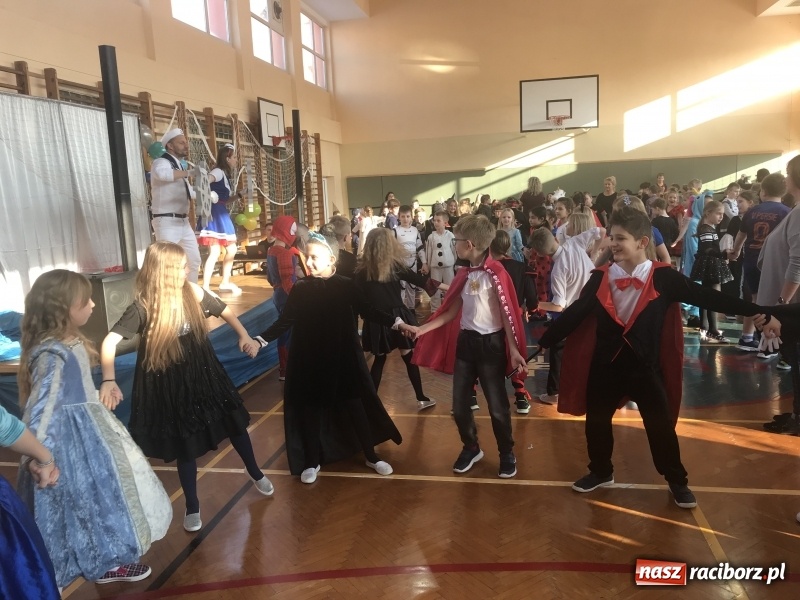 Zdjęcie w galerii na portalu naszraciborz.pl: Balik karnawałowy w SP 15  wiadomości z regionu